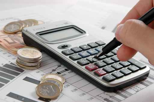 استخدام صندوق دار نمایشگاهی در نمایشگاه کتاب