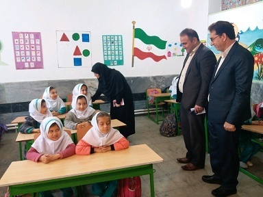 بازدید معاون آموزش ابتدایی از مدارس مهران