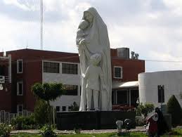 نام و نماد زنان فرهیخته در مشهد د یده نمی&zwnj;شود.