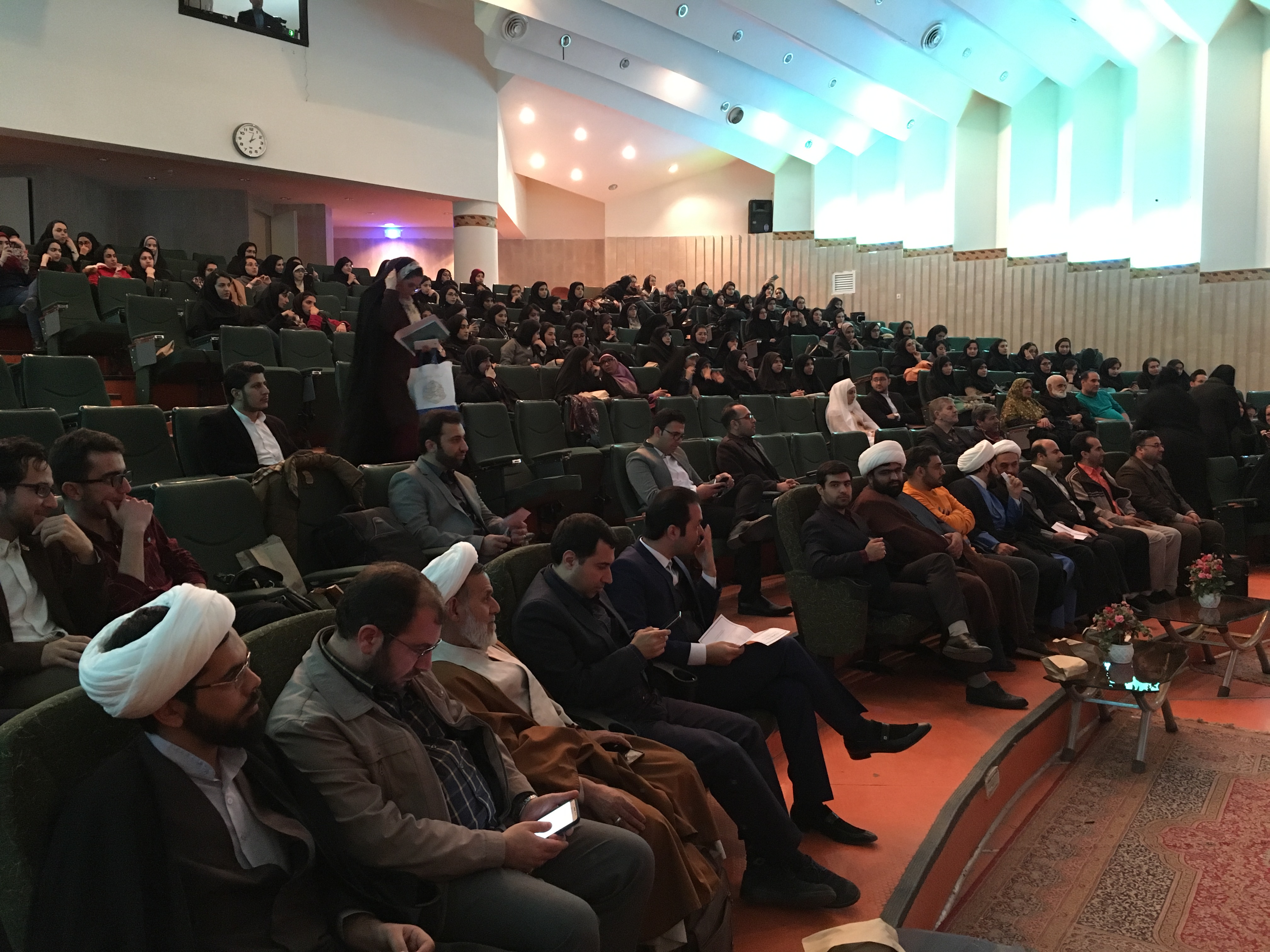 جشن ازدواج دانشجویی گرامیداشت میلاد حضرت زهرا (ع) در اراک / ۲۹ زوج دانشجو به خانه بخت رفتند