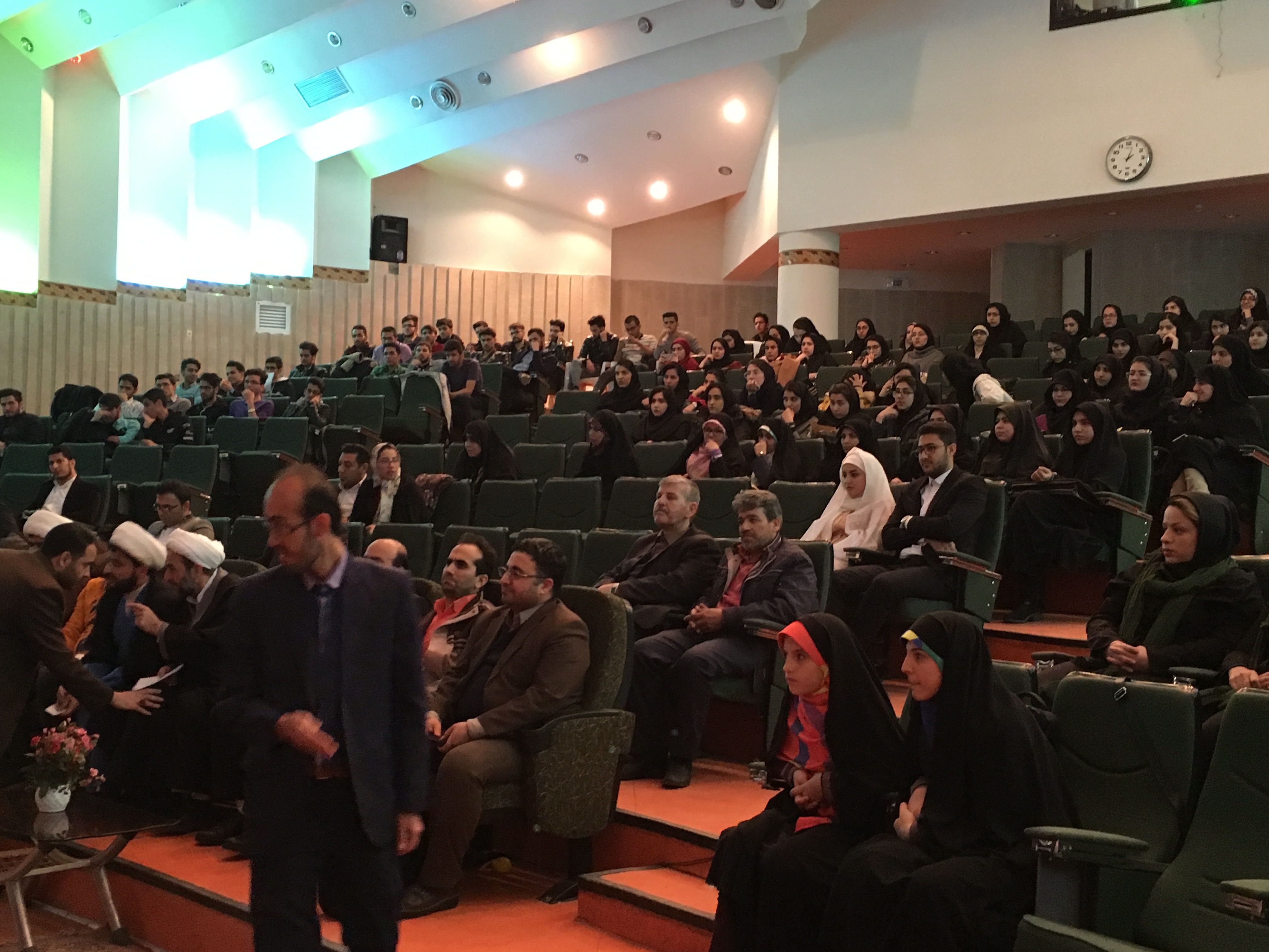 جشن ازدواج دانشجویی گرامیداشت میلاد حضرت زهرا (ع) در اراک / ۲۹ زوج دانشجو به خانه بخت رفتند