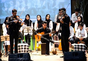 اجرای کنسرت «گروه موسیقی لطفی» در کوهدشت