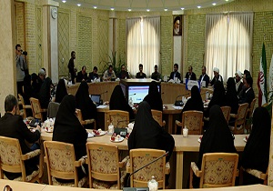 نخستین همایش کتاب سال بانوان در قم برگزار شد