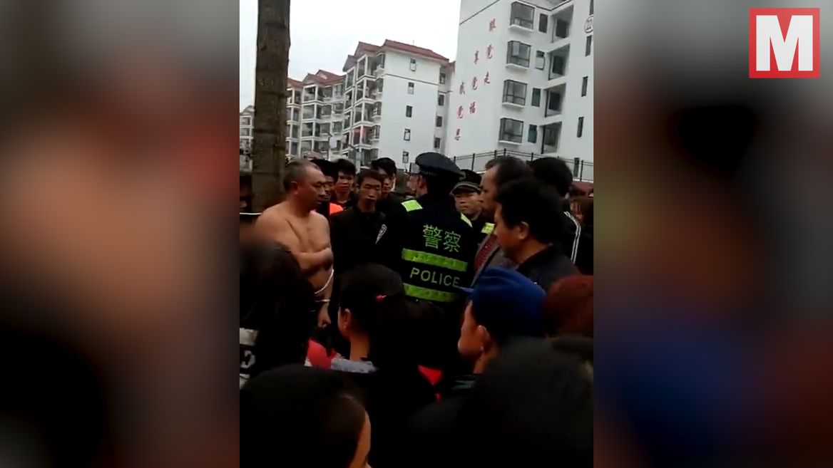 مجازات عجیب مرد خیانتکار و معشوقه اش در ملاء عام! + فیلم///