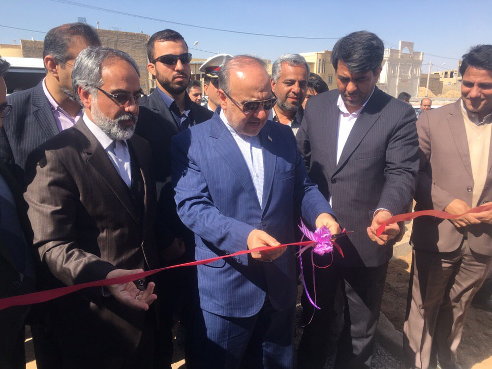 افتتاح زمین چمن مصنوعی میبد با حضور وزیر ورزش