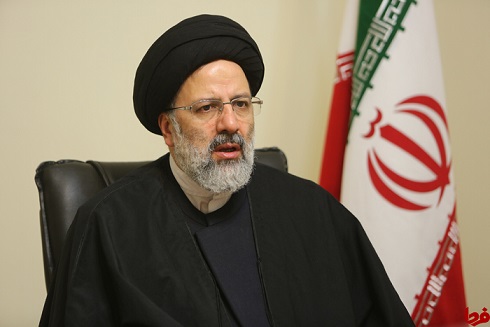 راهبرد‌های «گام دوم انقلاب» چراغ راه همه‌ی ماست/جوانان ما در معرض تهدید فرهنگ غربی قرار گرفته اند