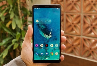 نمایشگاه MWC 2019 | لنوو از تلفن هوشمند جدید خود رونمایی کرد +تصاویر