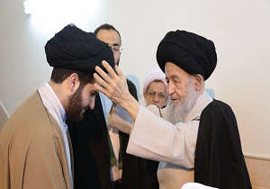 مراسم عمامه&zwnj;گذاری طلاب توسط آیت&zwnj;الله علوی&zwnj;گرگانی