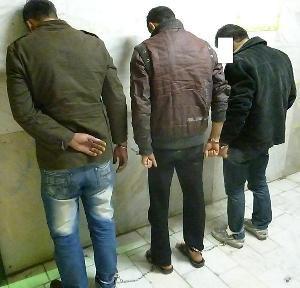 دستگیری ۳ سارق باطری خودرو با شلیک ۷ تیر توسط پلیس + عکس