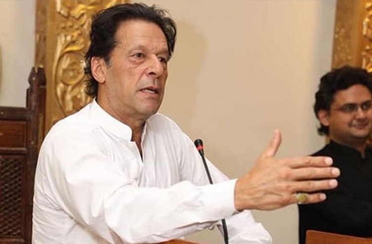 عمران خان: بايد بنشينيم برای حل بحران با هند گفتگو کنيم