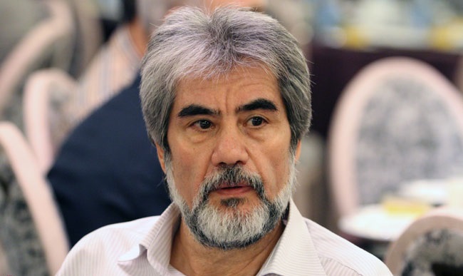 محمد حسین لطیفی «پونتیاک» را می‌سازد