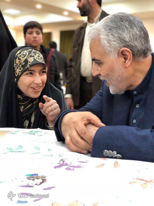 تصاویر جدید از دیدار اخیر سردار سلیمانی با خانواده شهدای مدافع حرم استان مازندران