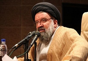 سرویس&zwnj;های جاسوسی به دنبال تربیت فقیه هستند/جلوی جدایی دین از سیاست گرفته شود