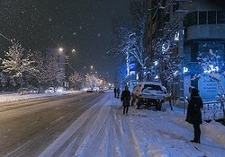 بارش برف در گردنه اسدآباد همدان