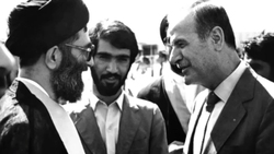 کاشت دو نهال میوه توسط رهبر انقلاب + فیلم