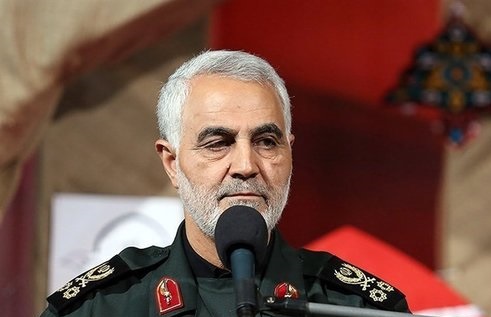 سلفی سردار سلیمانی با فرزندان شهدا در کنگره شهدای کرمان+تصویر