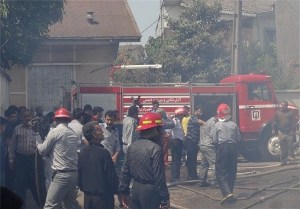 مهار آتش در دفتر امداد خودرو توسط نیروهای آتشنشانی