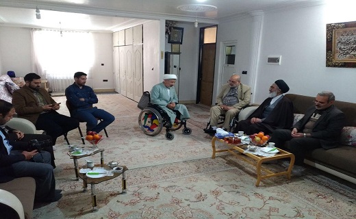 دیدار آیت الله سعیدی با خادمان جانباز کریمه اهل بیت (س)