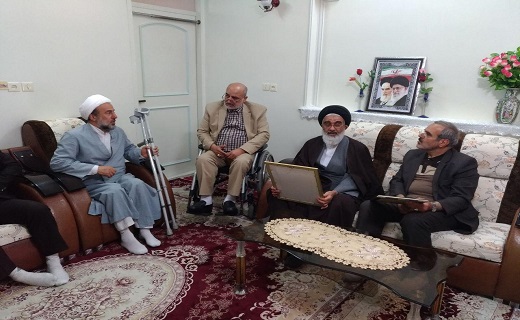 دیدار آیت الله سعیدی با خادمان جانباز کریمه اهل بیت (س)
