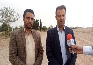 بازدید سرپرست بخشداری بخش مرکزی خاتم از روند آسفالت جاده های روستا‌یی