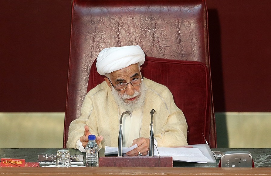 برخی ته دل و سر زبانشان این است که با دشمن کنار بیاییم/خرید جنس خارجی کمک به دشمن است