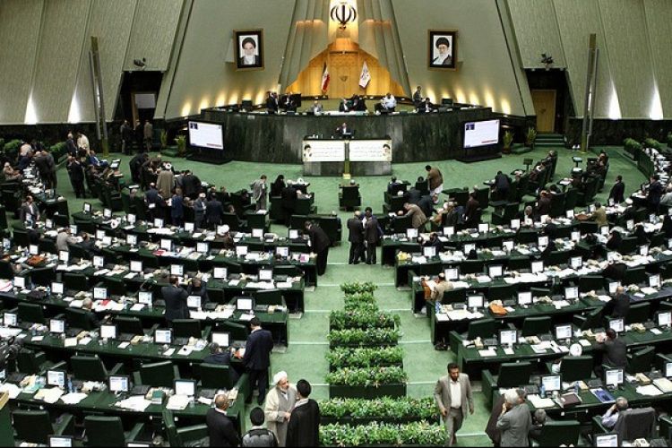هفت کاندیدای معرفی شده وزن شهردار تهران شدن را ندارند/ محسن هاشمی که خودش هم تمایل به شهردار شدن داشت بهترین گزینه بود