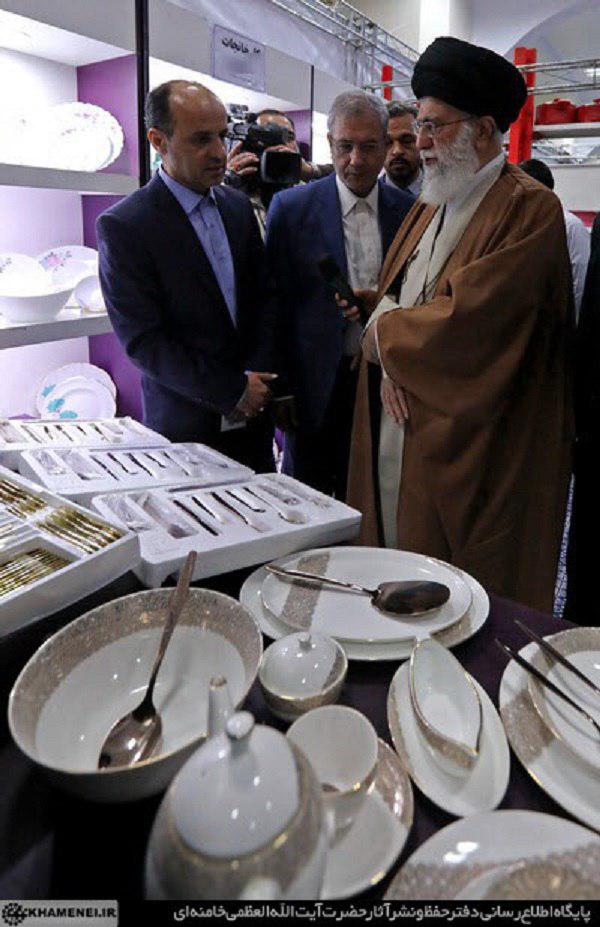 تصاویر بازدید رهبر انقلاب اسلامی از نمایشگاه کالای ایرانی