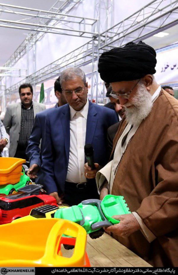 تصاویر بازدید رهبر انقلاب اسلامی از نمایشگاه کالای ایرانی