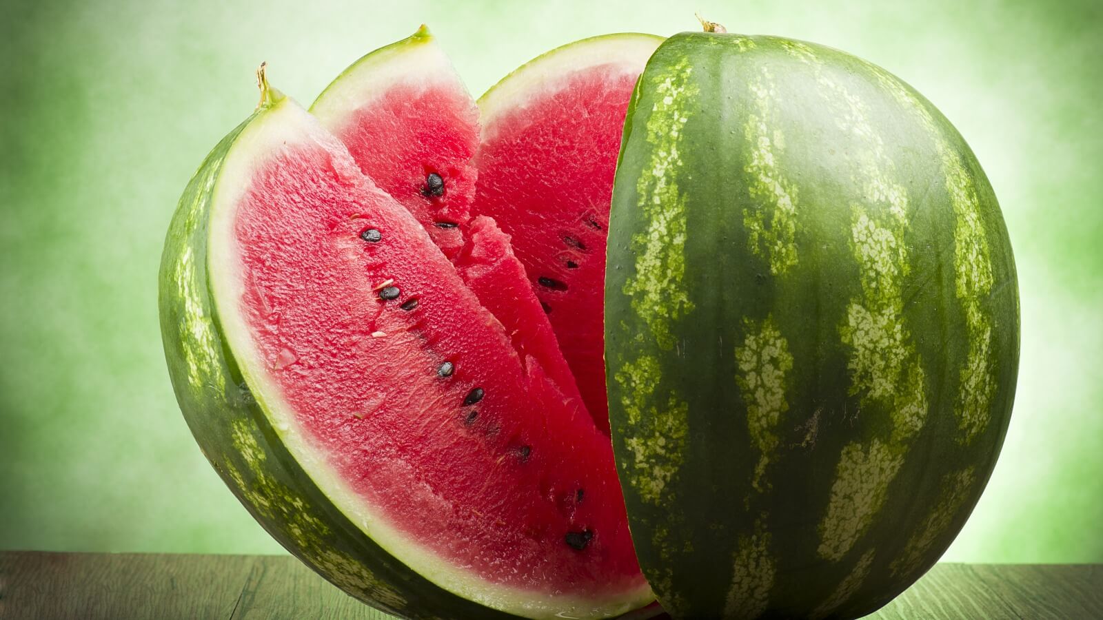 اگر شیر دوست ندارید، این ماده ی غذایی را بخورید!/ چرا موقع خواب عطسه نمی&zwnj;کنیم؟ / چربی سوز ترین شربت خانگی دنیا/درمان بیماری&zwnj;ها با حجامت
