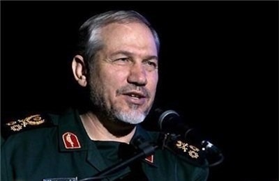 ارتش و سپاه پاسداران باید روز به روز قوی&zwnj;تر شوند