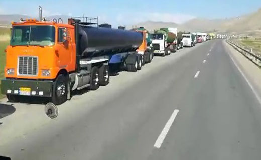 انتظار طولانی رانندگان تریلی در مرز بازرگانی باکو +فیلم