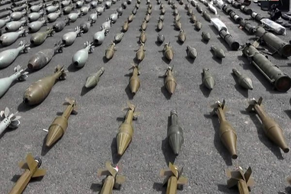 کشف تسلیحات رژیم صهیونیستی در مناطق تحت اشغال داعش درسوریه+عکس کشف تسلیحات رژیم صهیونیستی در مناطق تحت اشغال داعش درسوریه+عکس