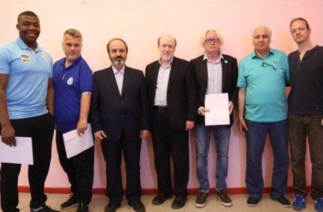 همسر بهترین بازیکن انگلیس با حجاب اسلامی /شفر با استقلال 2 ساله تمدید کرد