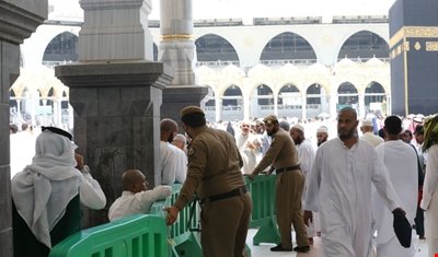اقدام عجیب دو شهروند سعودی در مسجد الحرام+فیلم
