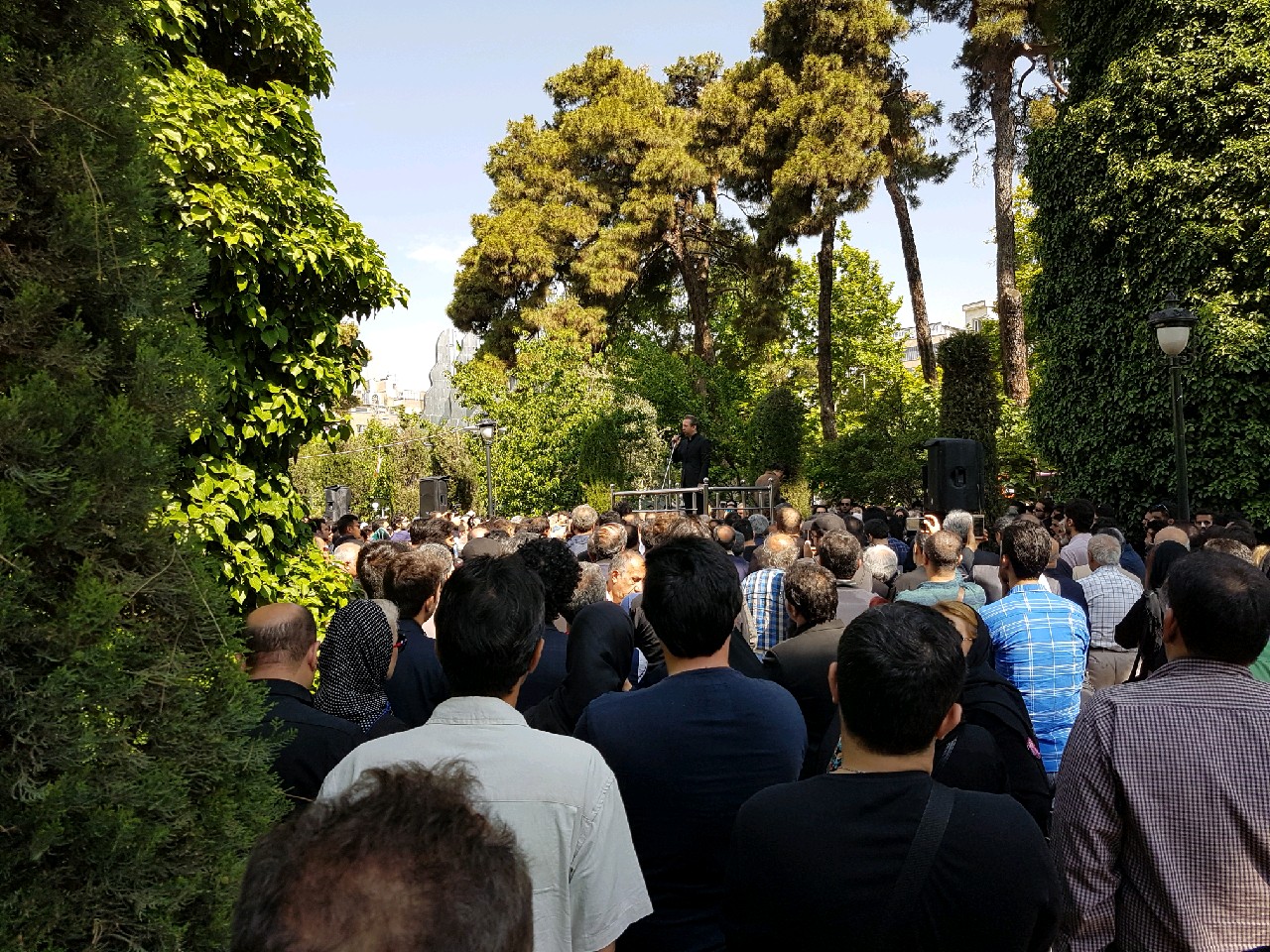 آغاز مراسم تشییع پیکر ناصر چشم آذر