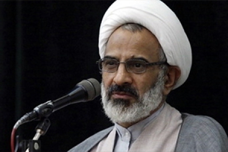 تنها راه مقابله با تهاجم فرهنگی، مانوس شدن با قرآن و ولایت است