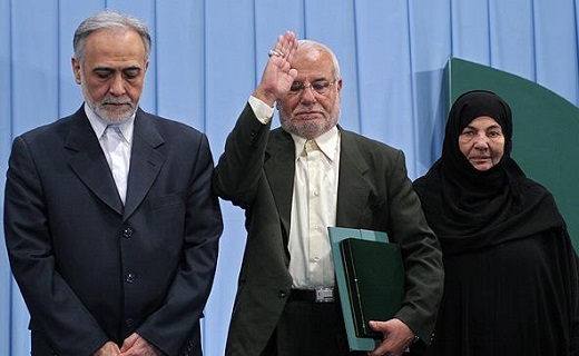 پدر سیدحسن&zwnj;نصرالله در پای صندوق رأی +عکس