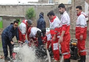 امدادرسانی به 121 نفر گرفتار شده در آبگرفتگی معابر اردبیل