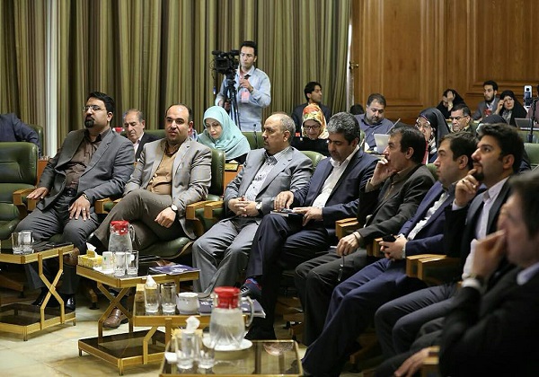 فراهانی: چه راهکاری برای درآمدهای پایدار تهران دارید؟