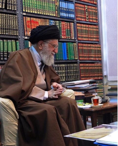 اتاق مطالعه و کتابخانه رهبر انقلاب+عکس