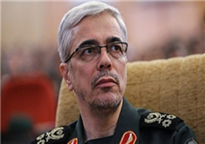 سرلشکر باقری میزان آمادگی و توان رزمی و عملیاتی پایگاه وحدتی را ارزیابی کرد