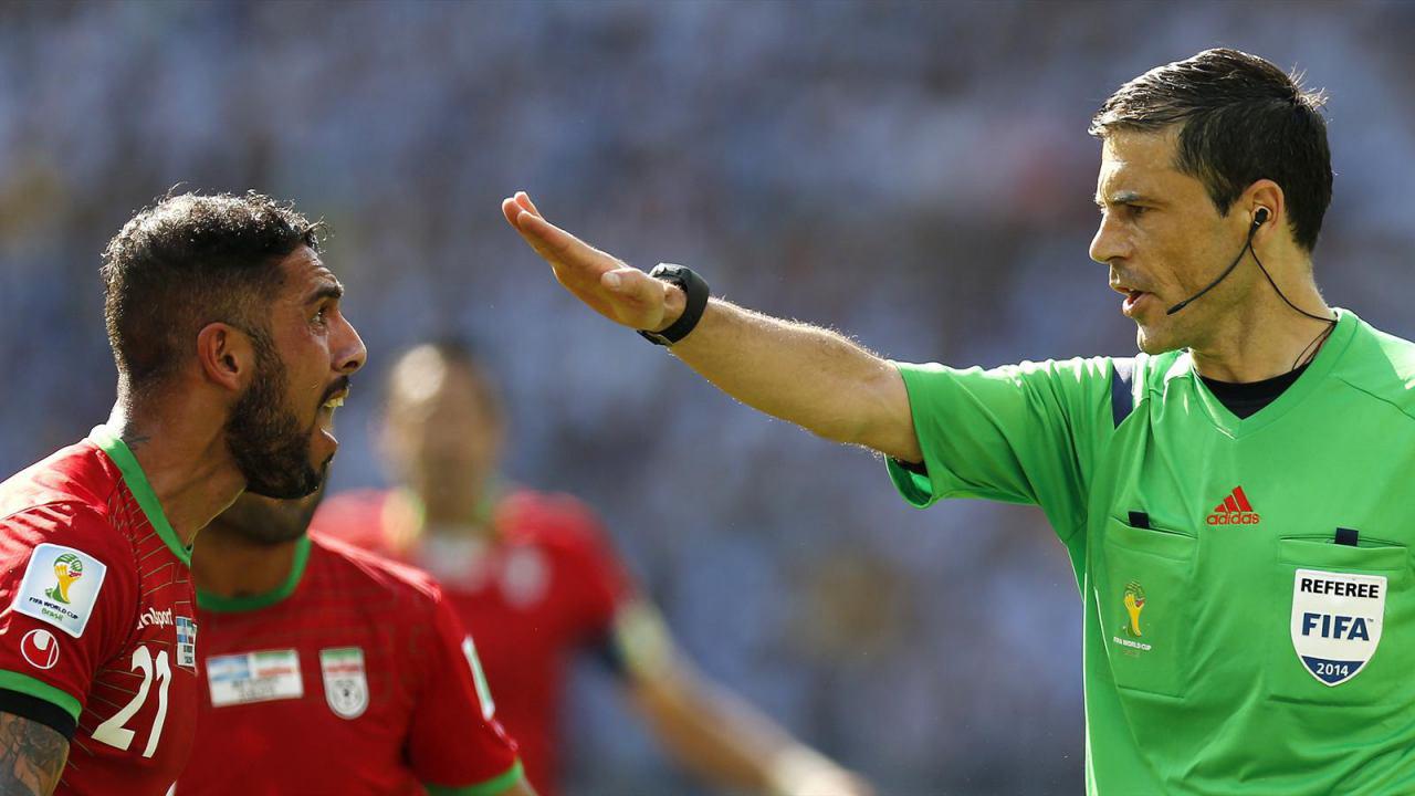 داور جنجالی فینال لیگ قهرمانان اروپا را سوت می زند