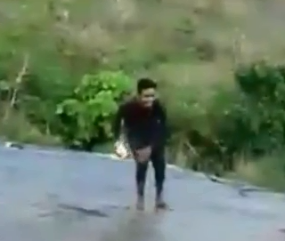 وسوسه سلفی گرفتن، توریست جوان را تای پای مرگ برد + فیلم