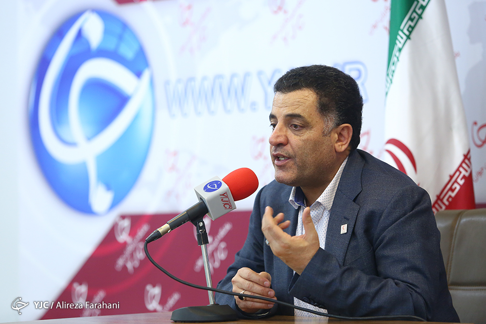 هلال احمر تنها ارگان حاضر در دناست/ دستگاه قضا به دنبال سرنوشت کمک های مردمی به سلبریتی هاست/ پرونده همسر بازیگر معروف در آستانه صدور حکم/ برنامه 18 ماهه برای خودکفایی در تولید مننژیت داریم