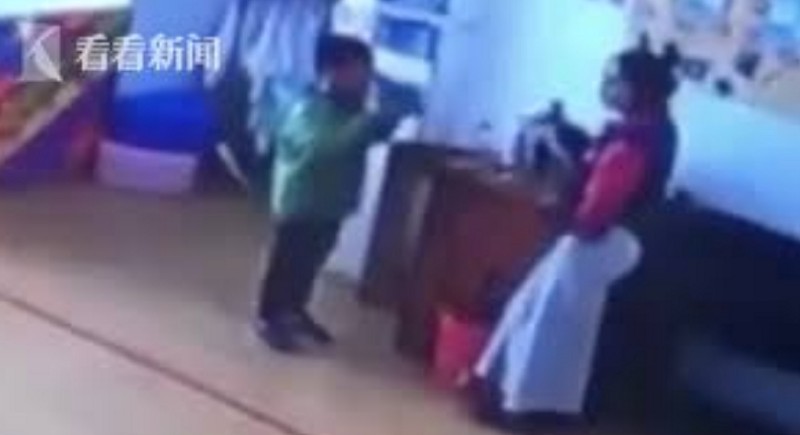 تنبیه وحشیانه دانش آموزان توسط معلم سنگدل + فیلم