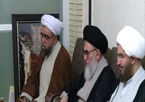 نماینده مقام معظم رهبری در منزل مرحوم آیت الله ایمانی حضور یافت