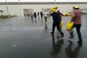 باران سیل آسا در نمایشگاه کتاب + فیلم