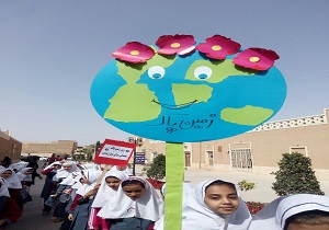 برگزاری کارگاه نقاشی به مناسبت روز زمین پاک در یزد