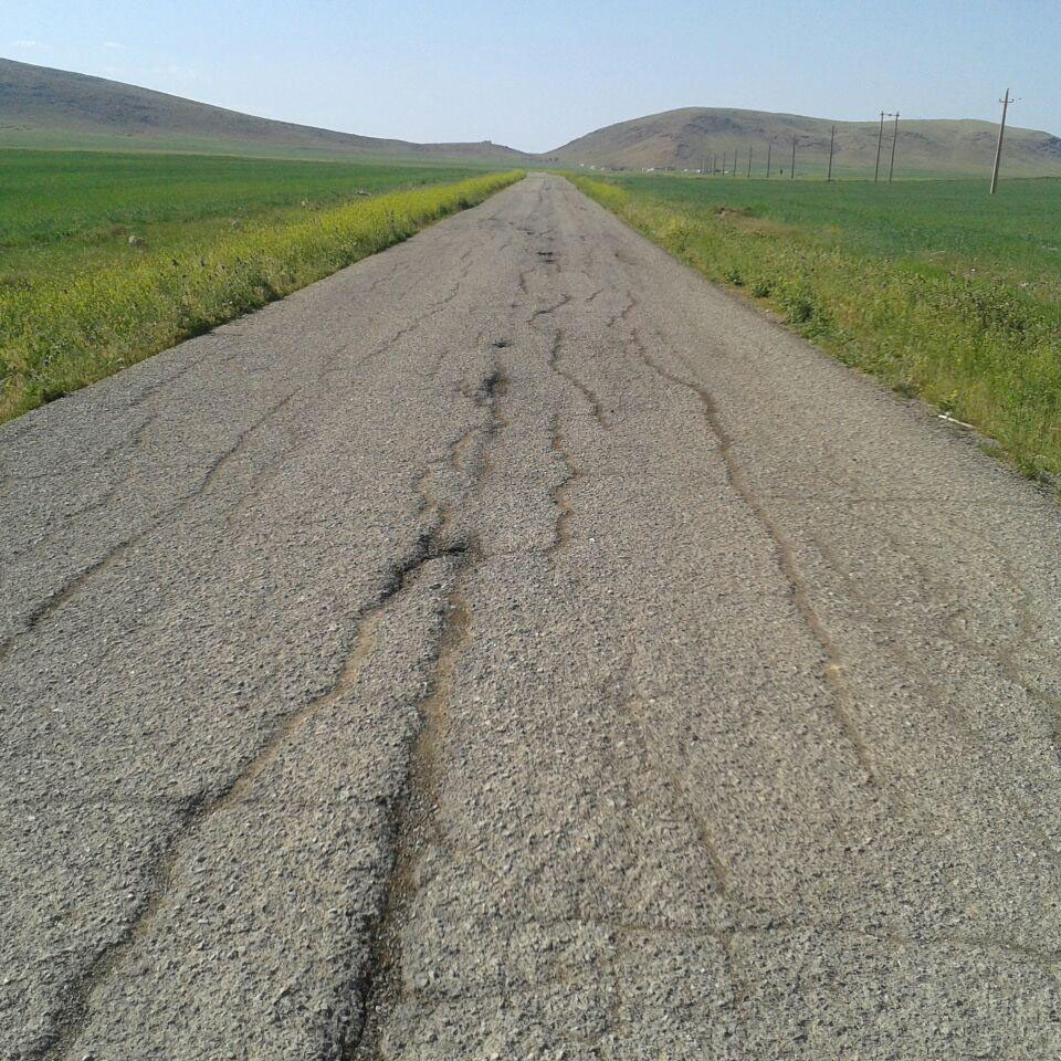 کمبود روکش آسفالت جاده در روستای تپه&zwnj;ریش + تصاویر