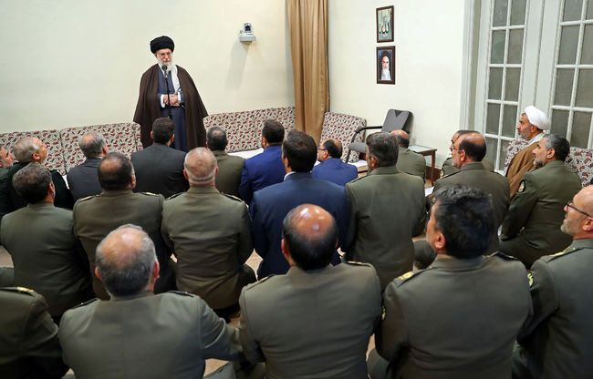 تجلیل فرمانده معظم کل قوا از مواضع وحدت&zwnj;آفرین فرمانده ارتش